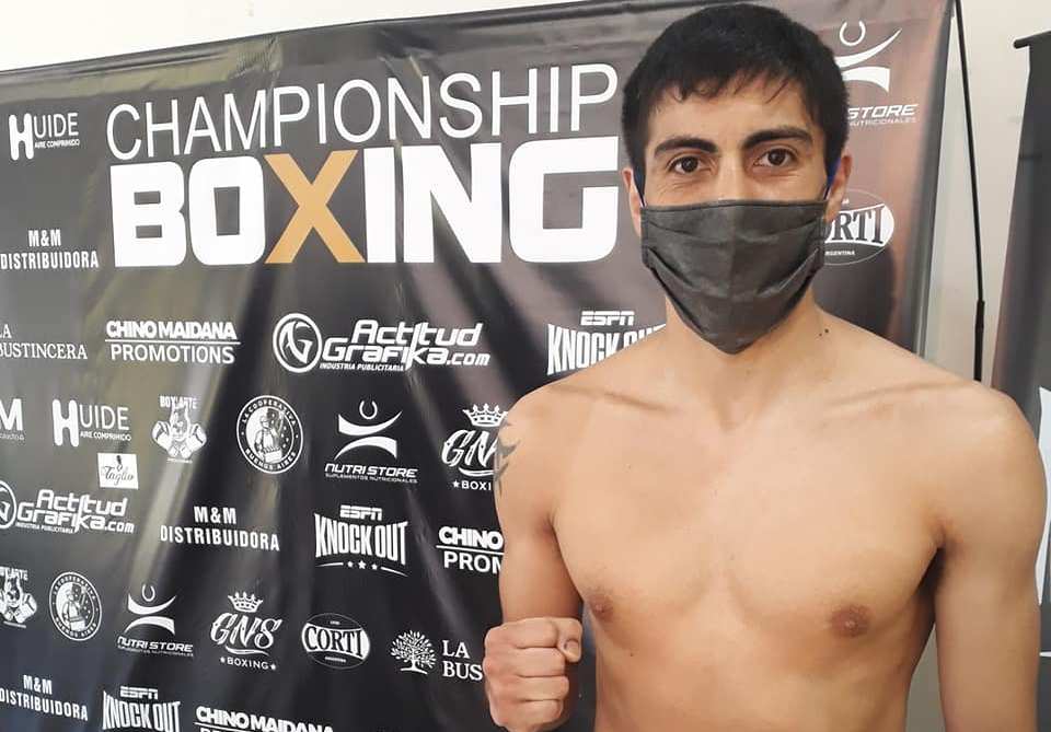 #Boxeo Facundo Rojas viaja a Santa Fe para pelear este sábado por primera vez en el 2021

Los detalles en MarcaDeportiva.com 👇👇

<a href="/VillaloboboxG/">R&G villalobobox</a> <a href="/boxeoboxing/">🥊BoxeoBoxing🇦🇷✈️</a> @BoxeoSinCensura <a href="/BoxeoDCampeones/">Boxeo de Campeones</a> <a href="/tuchojurnet13/">Luciano Jurnet</a> <a href="/RMCBoxing/">Ricardo Chacana</a>

marcadeportiva.com/boxeo/28/01/20…