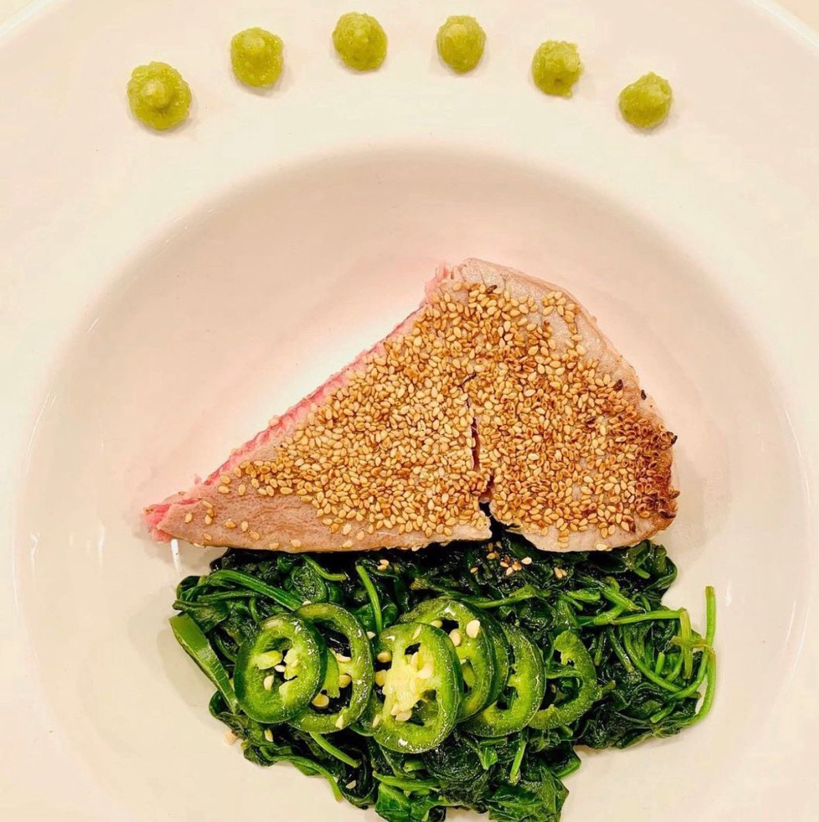 Sesame tuna with spinach and jalapeños, made by <a href="/danielgreen70/">Chef Daniel Green</a> with #GothamSteel 😋
