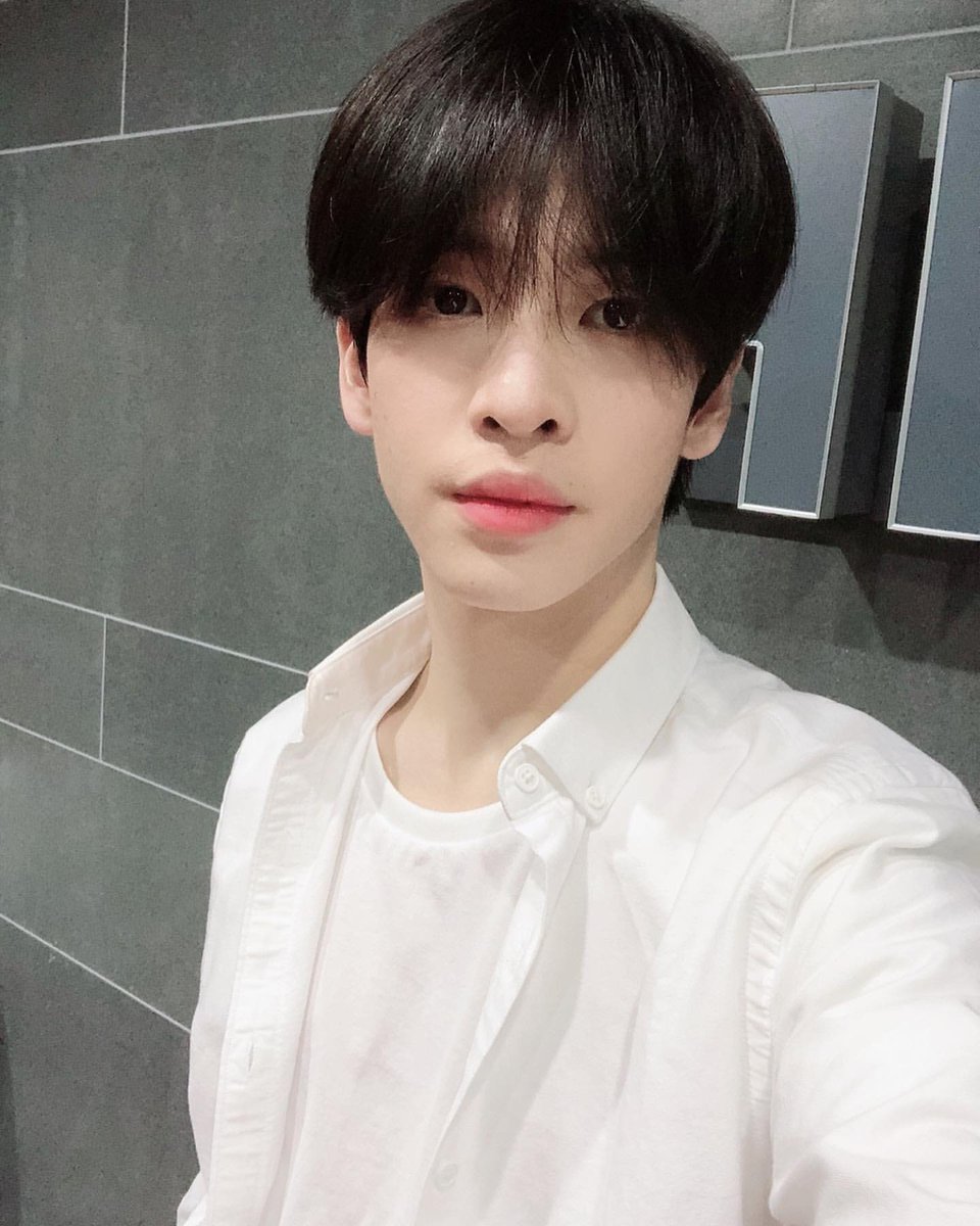 leonithinker's tweet photo. PREDEBUT STARSHIP TRAINEE ALLEN I REPEAT PREDEBUT STARSHIP TRAINEE ALLEN!!!!!!!!!!! https://t.co/TglVjWYX7G