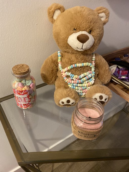 1 pic. Who wore it better? 😂 🐻 https://t.co/bbVxtJLe2e