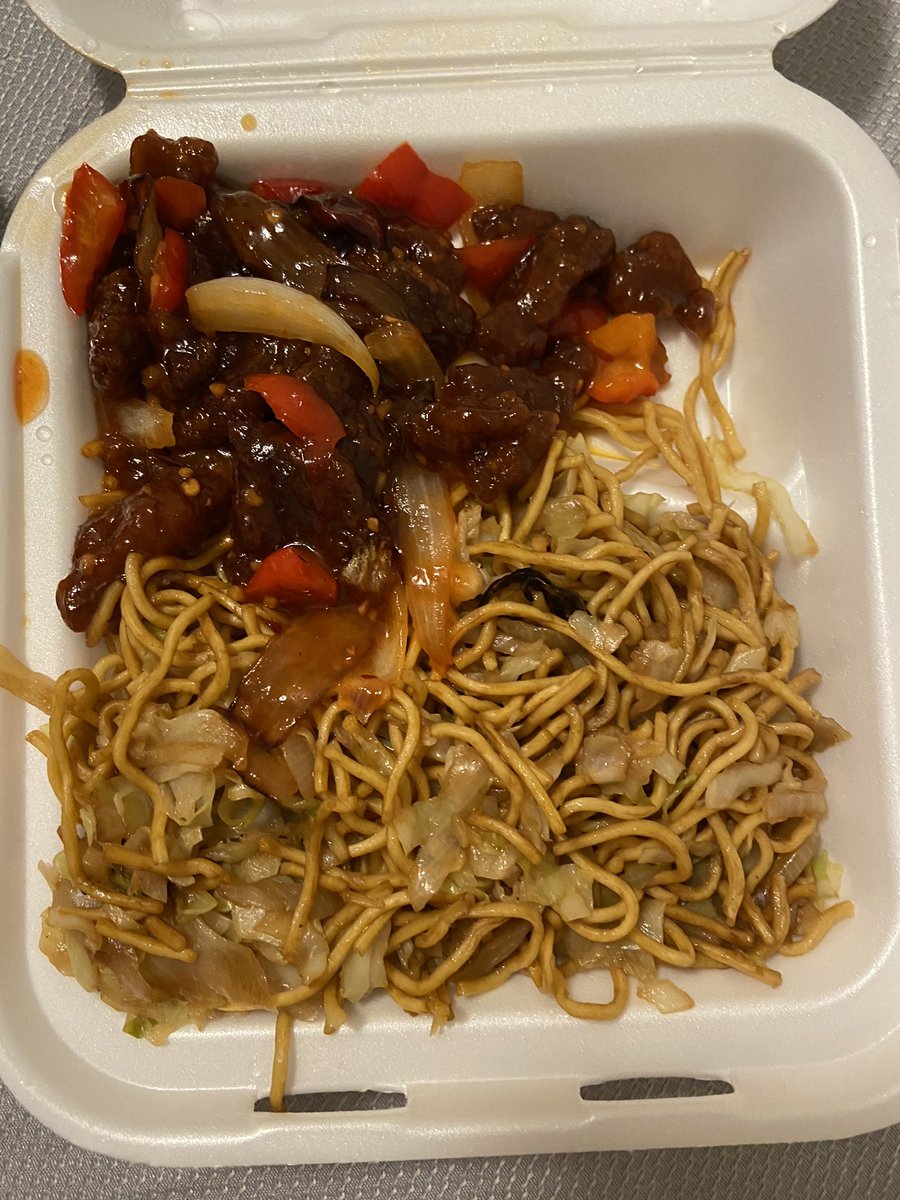 MartaG_'s tweet photo. @PandaExpress missing both of my orange chicken for my plates 😭 https://t.co/iRNTEFHYXa