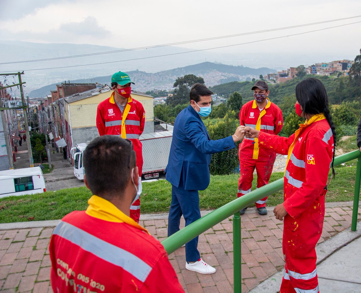 ALSanCristobal's tweet photo. Acompañamos hoy el esfuerzo de los jóvenes de "Empleos de Emergencia" para recuperar el parque del barrio Santa Rosa. 🏞️

🙌 Ellos han sido beneficiados con oportunidades de empleo para ofrecer sus talentos al servicio de los habitantes de San Cristóbal.

#EsTrabajoLocal https://t.co/ZYwhAWbnl5