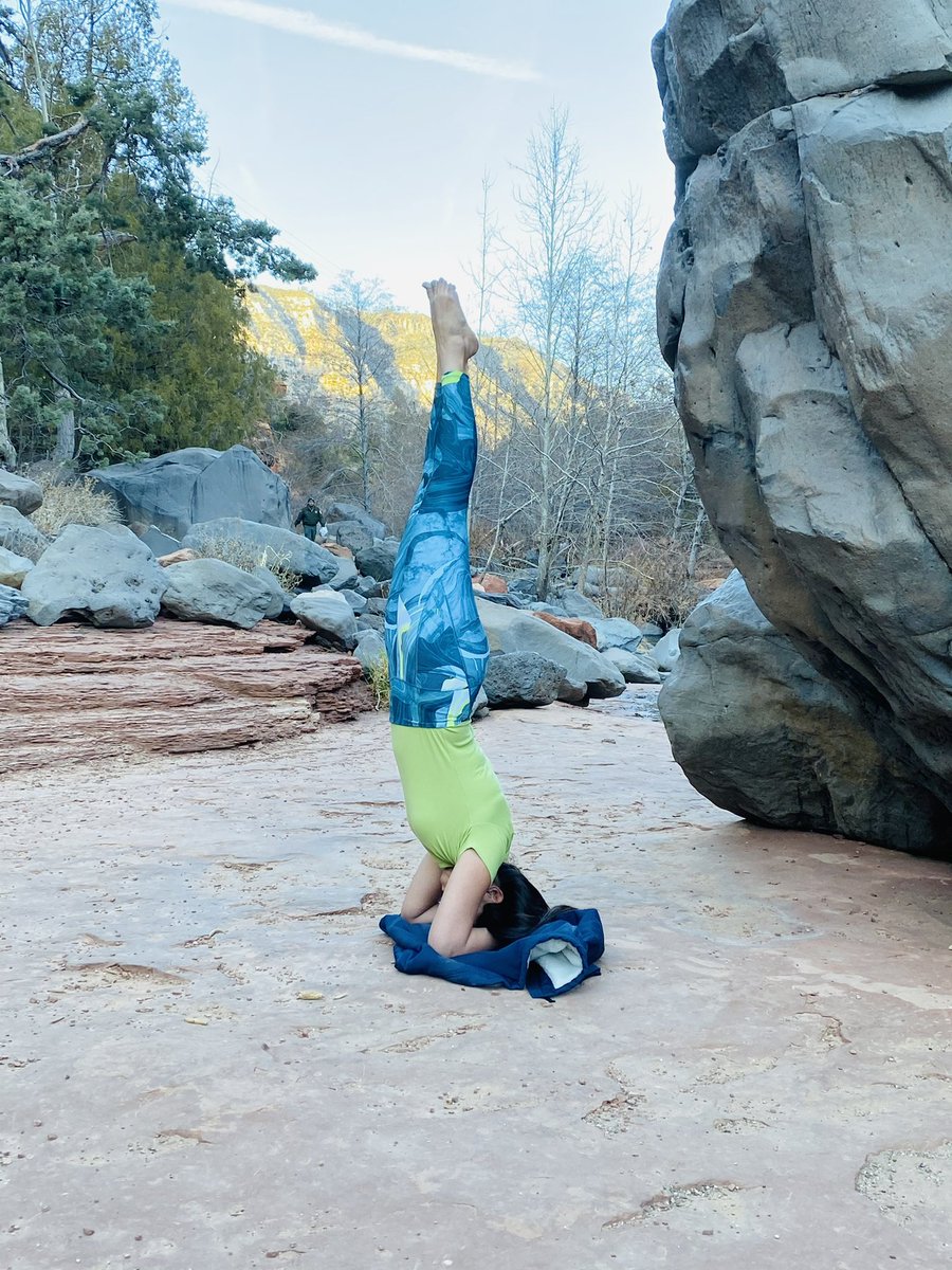 payaldavepatel's tweet photo. #headstand #yoga #yogapractice #yogainspiration #sirsasana #yogalife #headstandpractice #yogaeverydamnday #balance #handstand #yogalove #inversion #fitness #upsidedown #yogaeverywhere #yogagirl #yogachallenge #headstandvariation #yogi #yogaeveryday #yogaposes #yogapose https://t.co/DonPyKgIcs