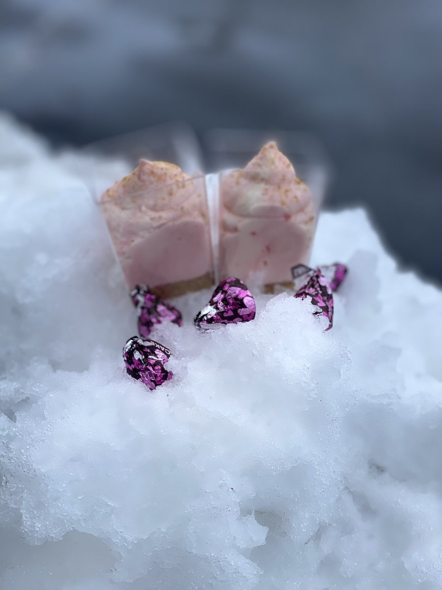 LocalMythPizza's tweet photo. STRAWBERRY CHEESECAKE MOUSSE SHOOTER🍓🍓🍓 https://t.co/FGH21wJzh1