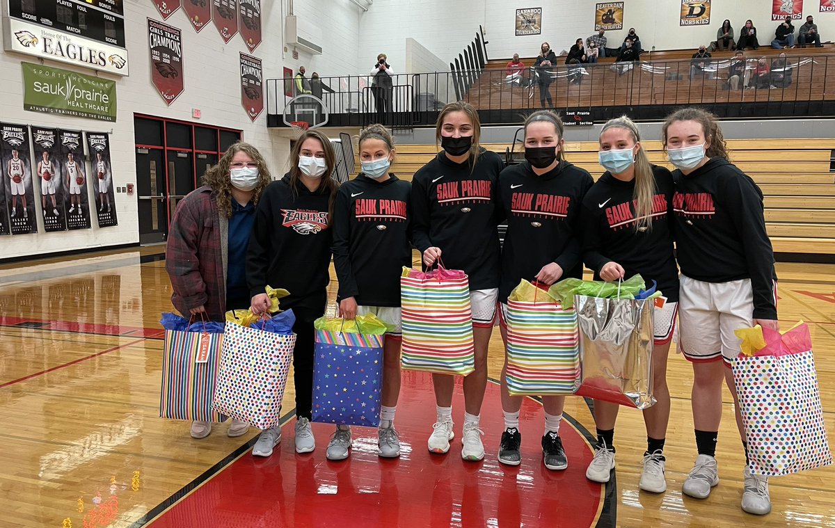 GeorgeBalekji's tweet photo. 12 seniors, two different teams, same gym, same night. @OregonGBB has to play all their games on the road this year but @Sauk_Prairie_AD made sure they’d still get to experience a senior night tradition no matter what. https://t.co/xrpXFP2ARp