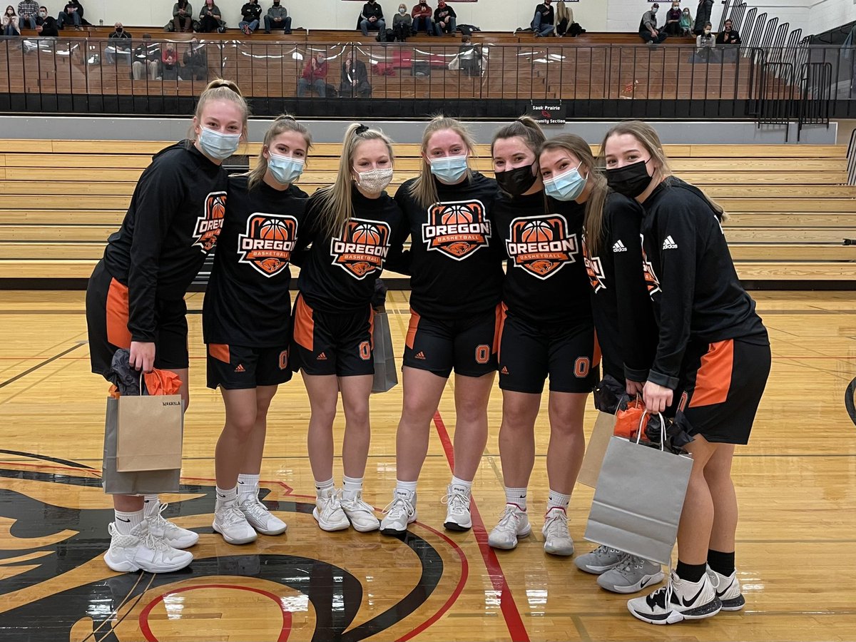 GeorgeBalekji's tweet photo. 12 seniors, two different teams, same gym, same night. @OregonGBB has to play all their games on the road this year but @Sauk_Prairie_AD made sure they’d still get to experience a senior night tradition no matter what. https://t.co/xrpXFP2ARp