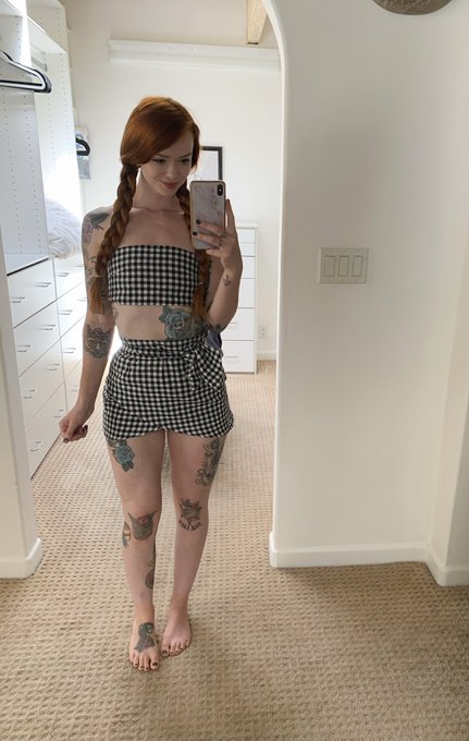 Sending anyone who subs to my https://t.co/Vpl2TMUqrM in next 24 hours a wee treat 😏🎁 https://t.co/U