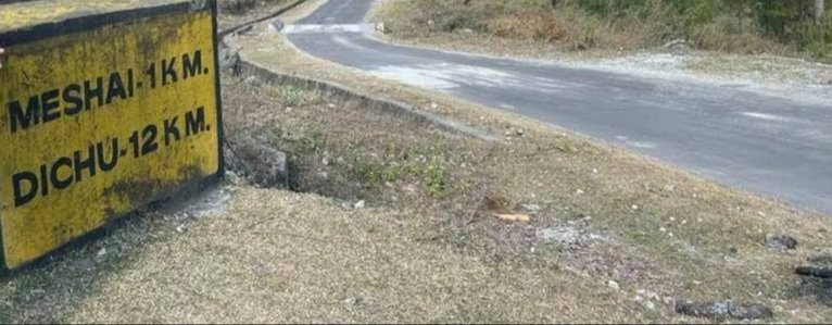 techi_necha's tweet photo. The Eastern most Defense Road in Kibitu sector Arunachal Pradesh #Meshai to Dichu 12 kilometers #Dichu is last Indo-China BOP https://t.co/XZgBPY05LS