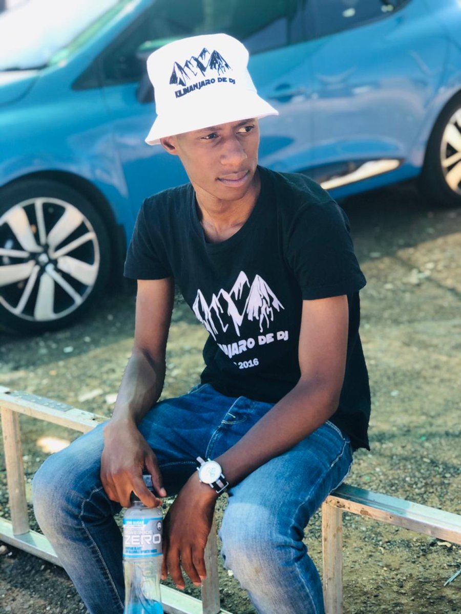 kilimanjarodedj's tweet photo. Hola holaโโnew mixtape is out kilimanjaro de dj afro deep tech 07
Link 1 :https://t.co/ZlEs5V1xtc
Link 2: https://t.co/oWiBXmySPs
Download and share with others โฐ๏ธ๐๐ถ
#kilimanjarodedj#
#afrodeeptech
#DeepInTheCity
#BLACKCOFFEE https://t.co/xLmUJ0sv4f