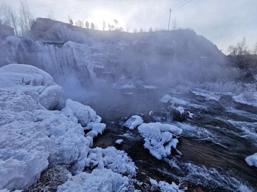 CommerceExpo's tweet photo. Rime-frosted trees and rocks near the Dieshui Cliff waterfall in Yuanjiagou village, in Shenmu city, Northwest China's Shaanxi province, are creating stunning scenery this is catching tourists'attention lately. https://t.co/u1t7ESnqp2