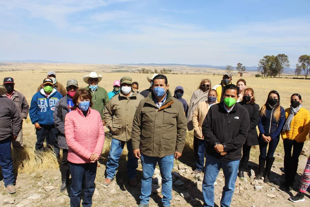 LaloMaldonadoSF's tweet photo. Hoy visitamos Las Vacas donde pusimos en marcha junto con el gobernador @diegosinhue @Angelica_CEAG @gobiernogto el sistema de agua potable.
Una obra que ayudará a mejorar la calidad de vida de mil 842 habitantes de esa zona.
#SanFelipeesProgreso
#SanFelipeesTradición https://t.co/8Eh4rolI7p