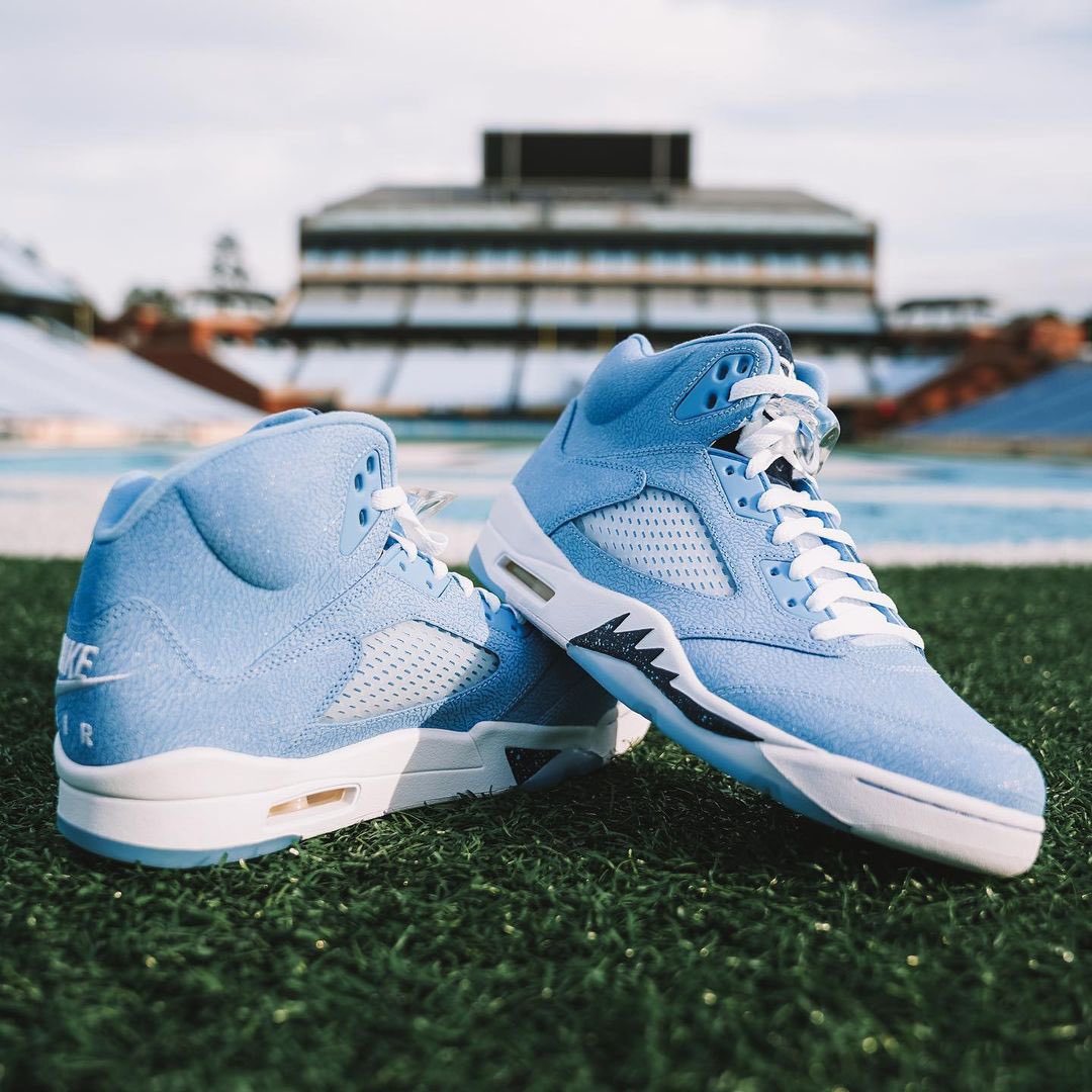 nicekicks's tweet photo. Which Air Jordan 5 PE is better, UNC or Oklahoma? ❄️🔥 https://t.co/InrFApEBNI