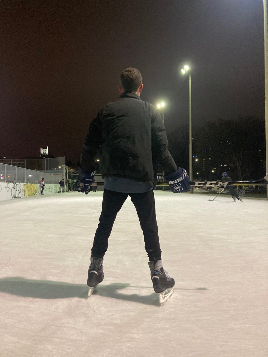 DJ_Yanofsky's tweet photo. It’s a tough winter for mental health. Staying social and active can do wonders. Thankful for all of our good ice (in the lab and out) #nightskating #BellLetsTalk https://t.co/4FWUoyjbva
