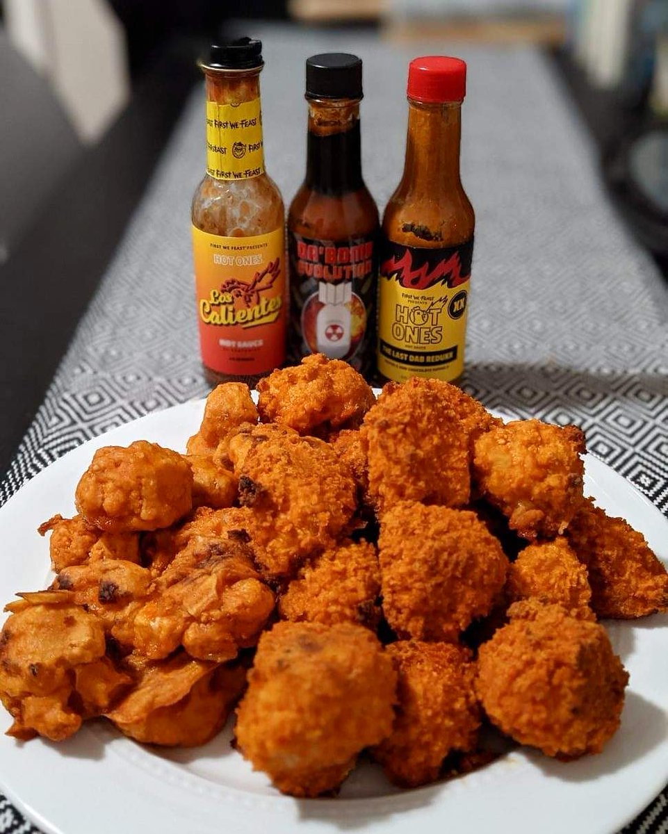 InfinitePantry's tweet photo. BUFF CAULI🔥 to celebrate the return of #HotOnes we made buffalo cauliflower! Which do you prefer, battered or crispy? #vegan https://t.co/zMSMdKqdTG
