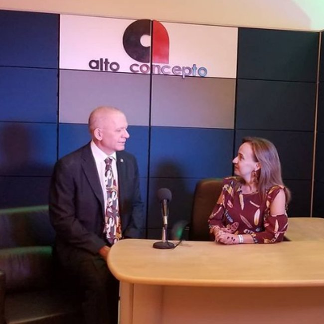 letinagabriel's tweet photo. Recordando una amena entrevista en lo que fue la #Cumineg2019 con @marymennuto_ donde hablaba de una de mis propuestas de servicios, como lo es la Asesoría en #FinanzasPersonales. https://t.co/AGuAUrIMhC