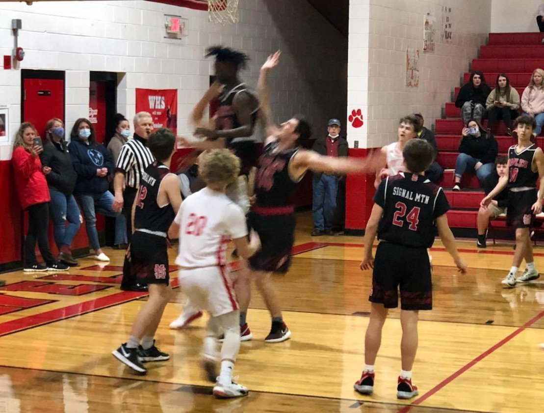 SMMHSEagles's tweet photo. #HSVarsity #FinalReport Congrats to @SignalHoops who scored a 43-25 Win over Whitwell tonight! β€π #SMMHSsoars
π¦
Senior Braeden Wolfard led with 18 points.
π Happy Birthday to Eagles Ben Timblin and Luke Matukewicz! https://t.co/fMlBZZwtKk