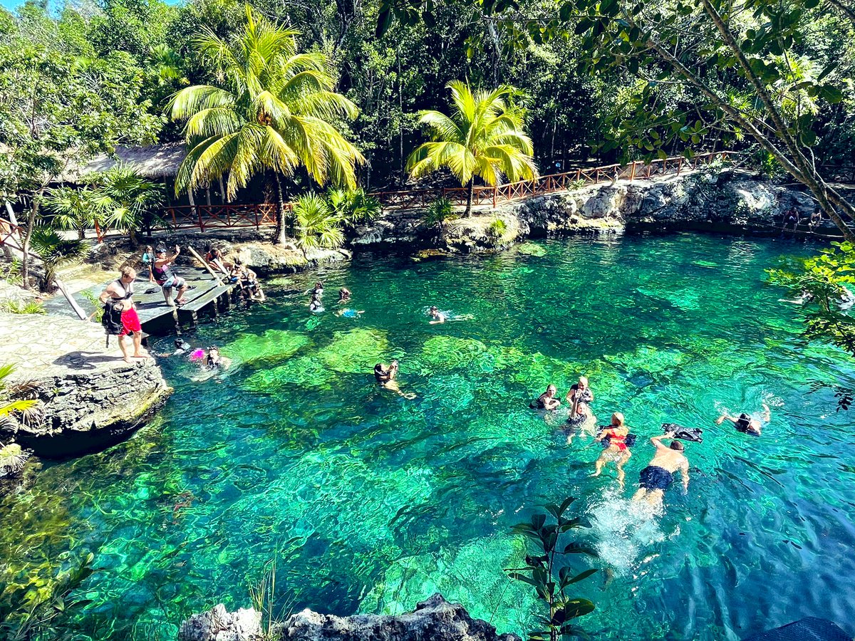 Şahane yerler cidden cenoteler. Orta Amerika nispeten genç olduğu için sadece bu bölgede bulabiliyorsunuz. Tatlı su