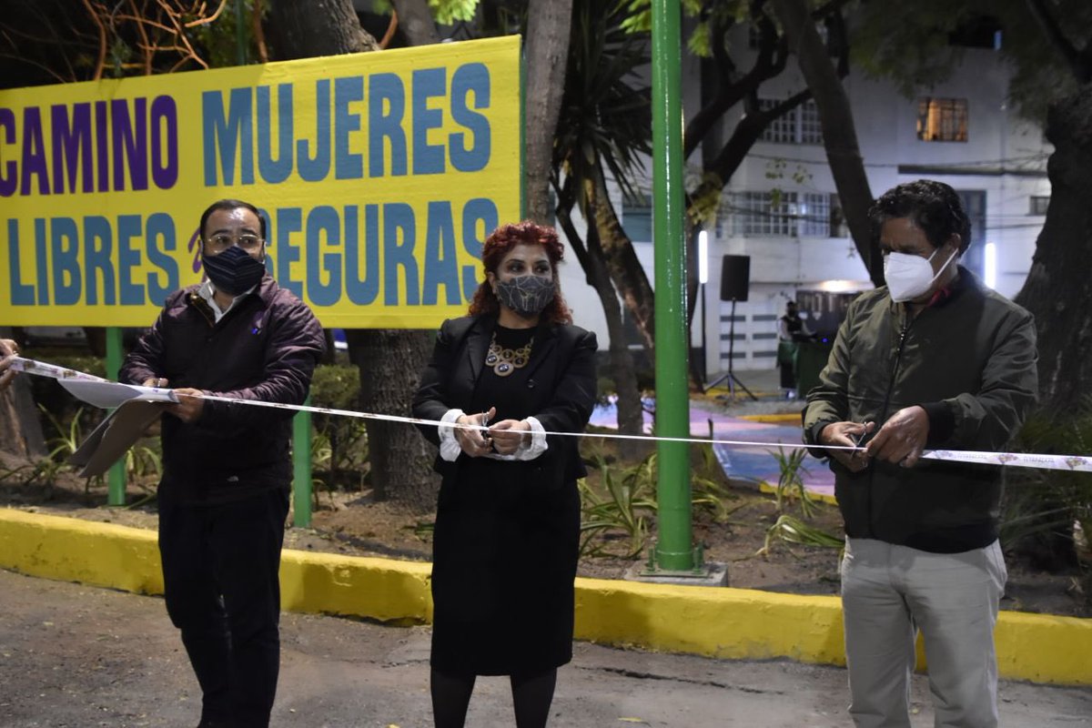 Alc_Iztapalapa's tweet photo. Este jueves, la alcaldesa @ClaraBrugadaM presentó de manera virtual a las y los habitantes de las colonias #Banjidal y #Sinatel, el Camino #MujeresLibresYSeguras de la calle Manuel Gamio, que va desde el Circuito Interior Av. Churubusco hasta Sur 69, con un largo de 800 metros. https://t.co/QOt2g5CLIZ