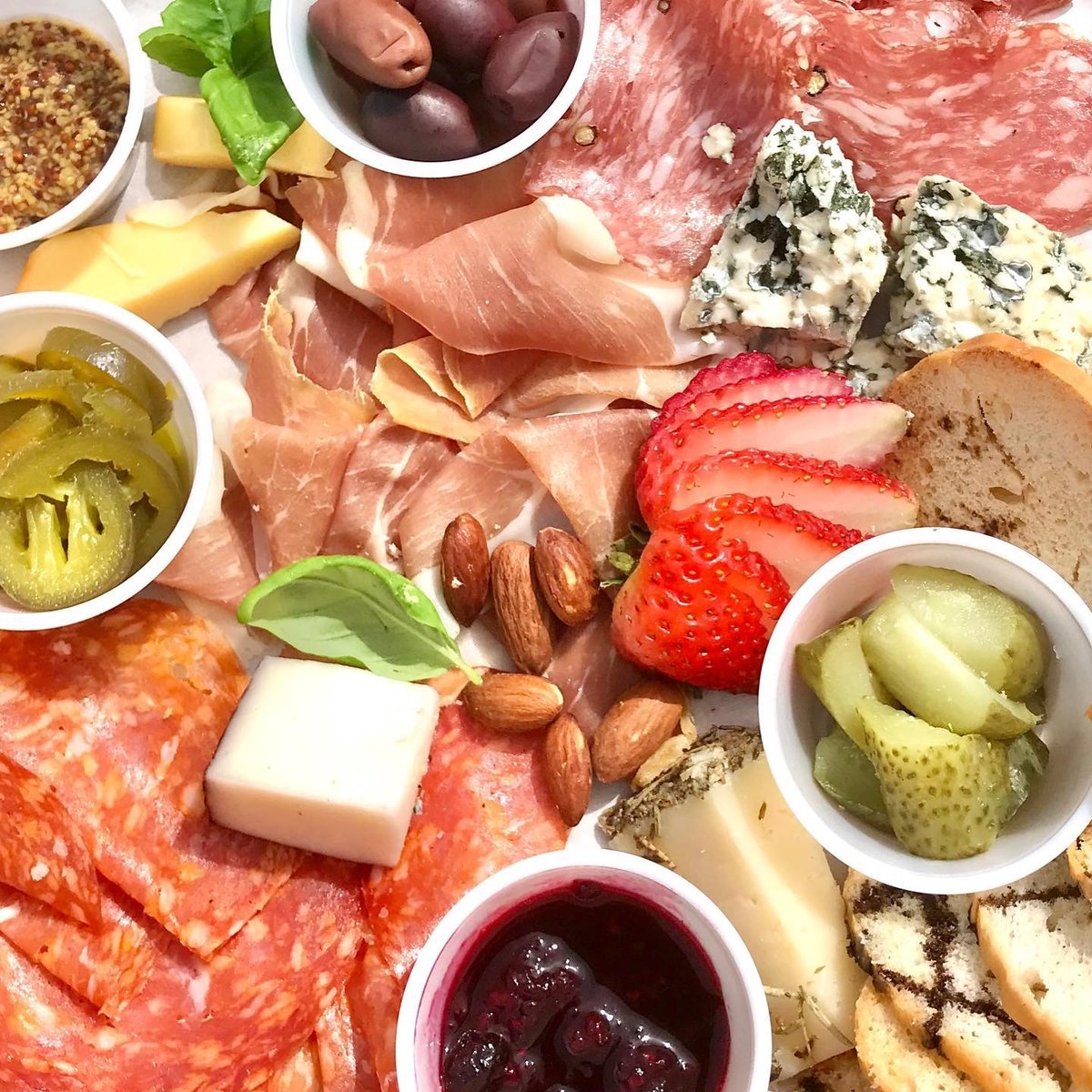 #SupportLocal and order this colourful charcuterie spread for curbside pickup from <a href="/danisbistro/">Dani's Bistro</a>!  🧀  Expect local cheeses, cured meats, house pickles, crostini ($22): bit.ly/3c9mpYp

Pair with #HouseWineCo Riesling Pinot Grigio, available <a href="/LCBO/">LCBO</a>: bit.ly/3plNdsc