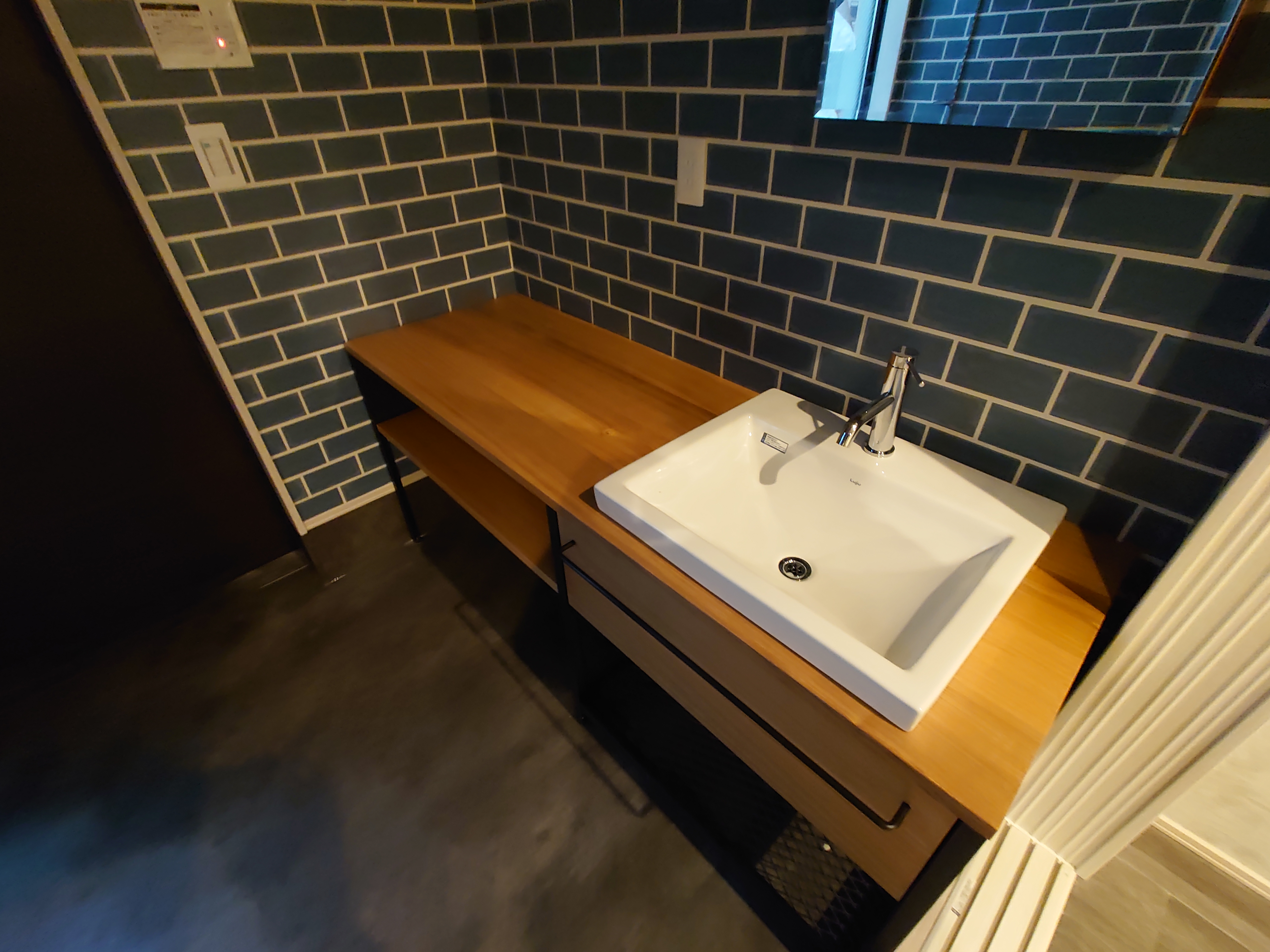 フジケンマンションセンター新宿支店 On Twitter 玄関土間に広いワークカウンター付洗面台 吉祥寺に建築中の新築です 新築 アパート マンション 賃貸 インテリア デザイナーズ 賃貸暮らし 賃貸マンション 部屋探し 吉祥寺 一人暮らし部屋 洗面台 洗面台