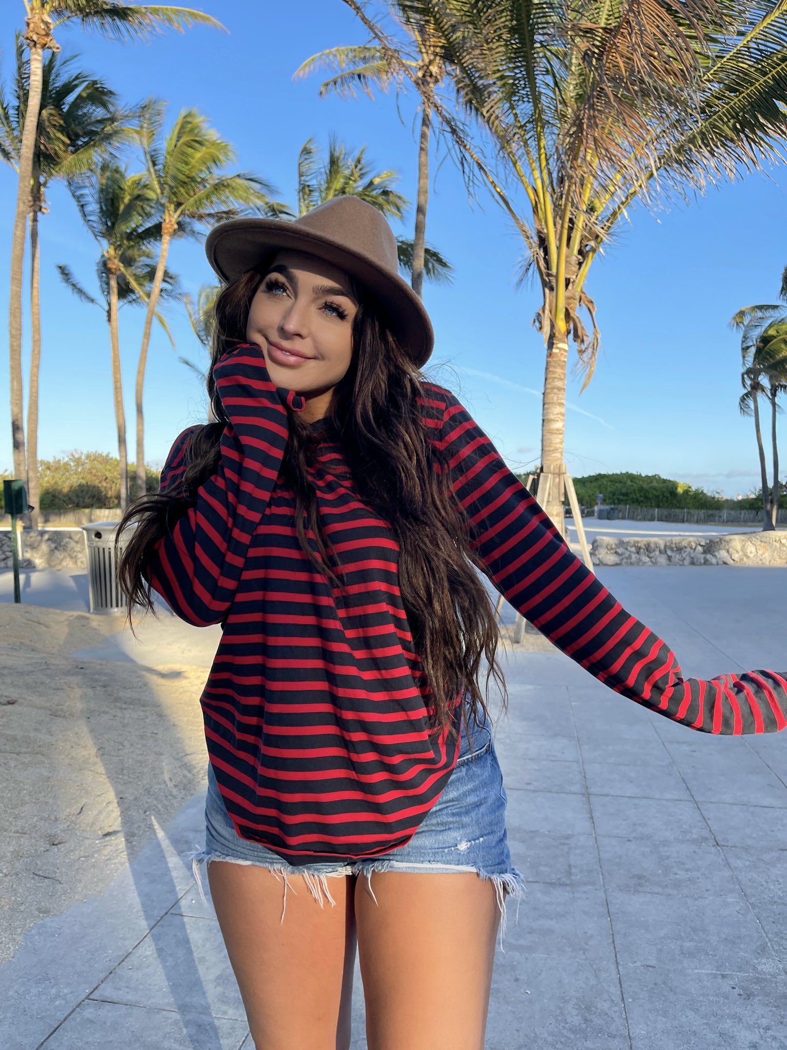 TW Pornstars - 2 pic. Emily Rinaudo. Twitter. In South Beach ew. 2:31