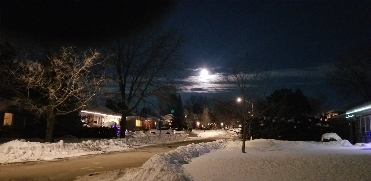 What do you do to take care of your mental health? I have always loved walking and do it daily (or almost). Sometimes I talk with a family member or friend, or listen to music. The full 🌕 was amazing tonight. #BellLetsTalk