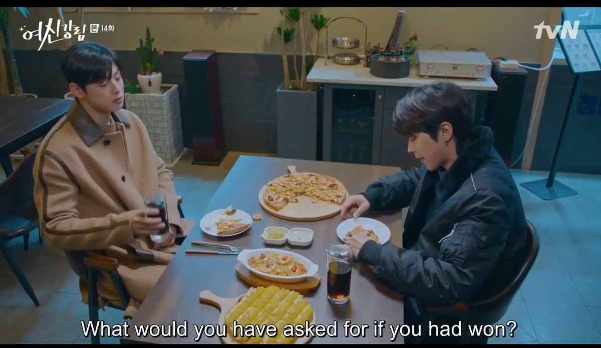 kdramatreats's tweet photo. talk about manners and it's han seojun 🥺💛 #TrueBeauty #TrueBeautyEp14 https://t.co/XEebhV6fcb