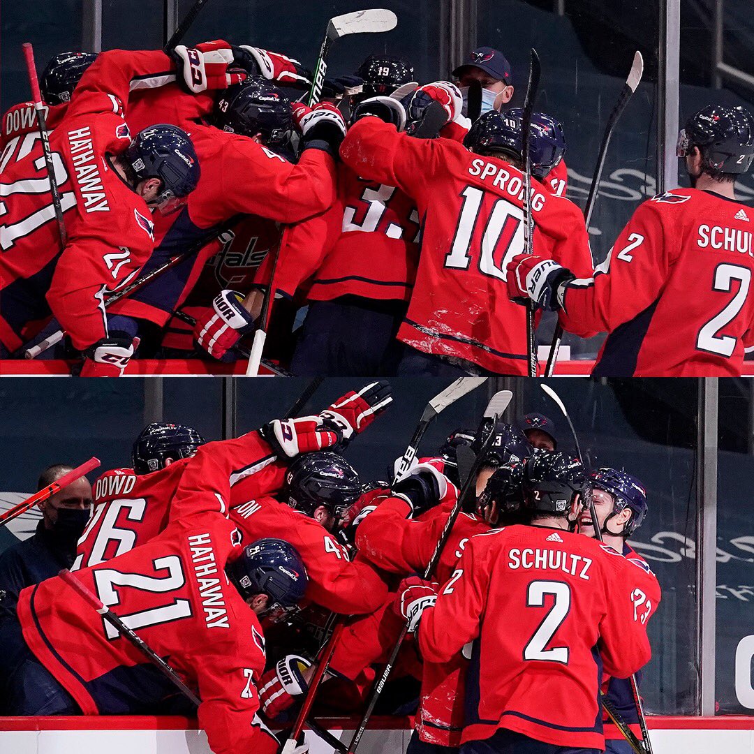 The Caps bench loving Zdeno Chara’s first goal with the team. 👀😅 #JayAndDan #BellLetsTalk
•••
(📸: Patrick McDermott/Getty Images)