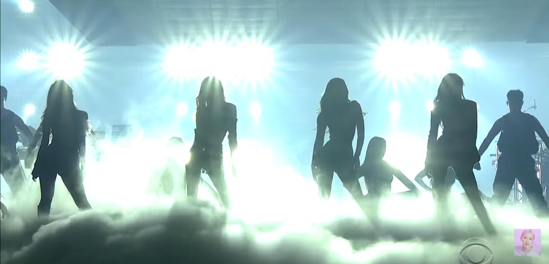 BlinkIndia3's tweet photo. The weather forecast predicted a storm 🖤
I never thought the storm will be in the form of 4 girls🖤😘😍
#sensational #BLACKPINK #BLACKPINKxCORDEN #JISOO #JENNIE #LISA #ROSE #Indian #BLINKs https://t.co/fJK6SE84ZO
