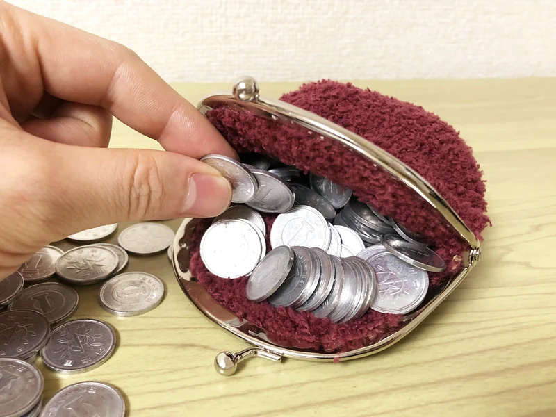 550円を全部1円玉に両替してパンパンに膨らんだ財布を作った結果？残念な仕上げになるwww