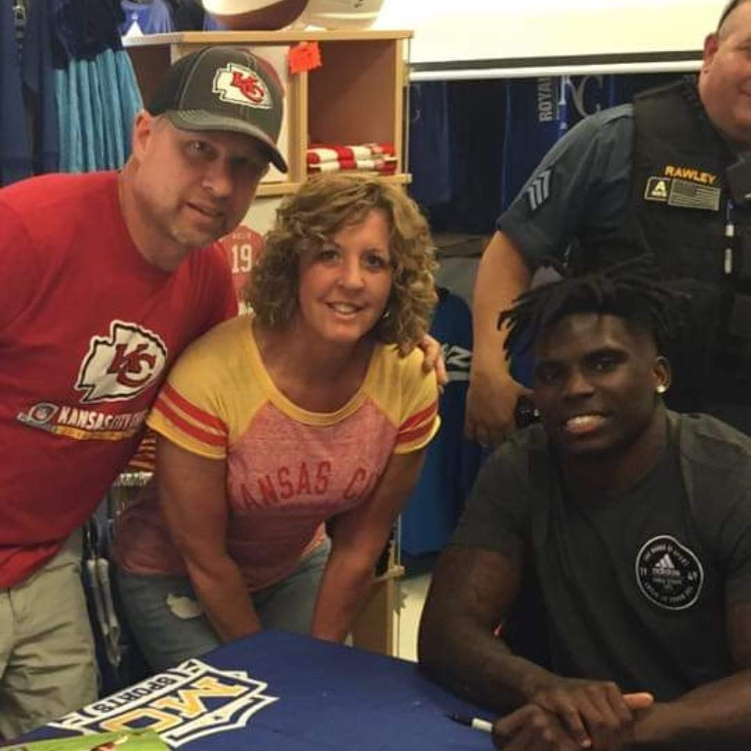 cindyakerscox's tweet photo. @cheetah
This was taken after your 1st season with the Chiefs.  
Good luck in Tampa and go get yo' self another Championship!! https://t.co/PauS2Kduv6