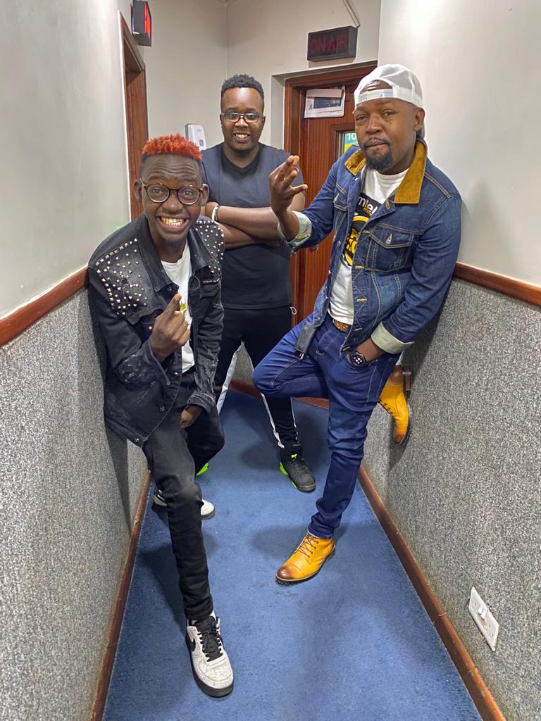 Mida ya kutesaaaaaa.... #MileleMzukaFriday Unaskiza ukiwa wapi???