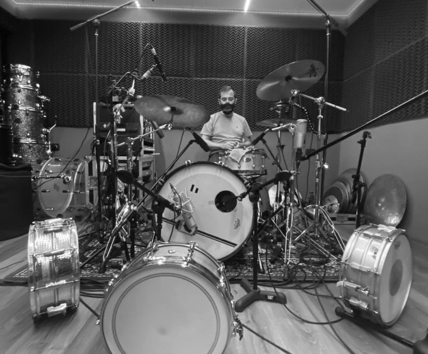 Sesion de baterias para las nuevas canciones que estamos preparando en lo del crack de @nikkotaranto 
Con todo se arranca 2021!!
@piturissotto 
#musica #music #studiolife #recording #rock #layumbarock #layumba #drums #drumrecording #musicrecording #musicphotography