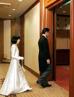 みずのみこ 宮中の伝統 儀式の格 そんなのかんけーねー が信条の紀宮は無視してください笑 皇族と結婚 する妃と同格の五衣唐衣裳で参殿したり ウエディングドレスで結婚式したり とにかくしきたりに従うの嫌いなみたいで 変わった人なんです