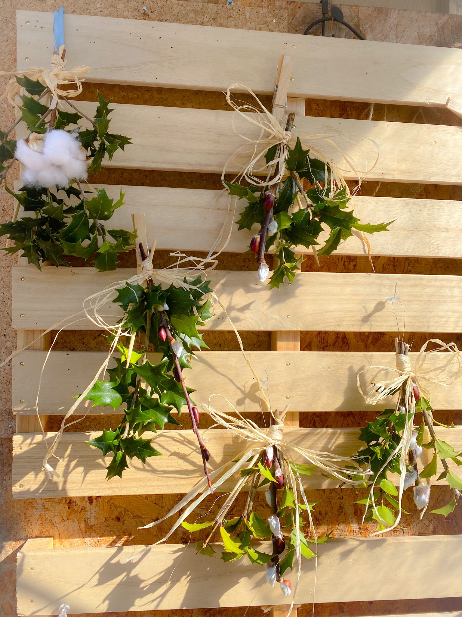 تويتر ときわ木花工房 على تويتر もうすぐ節分 おうち時間が長くなる今年は 家の中もしっかり厄祓いしませんか 節分では 旧暦の新年 立春 に鬼が来ないように豆を撒き 玄関には鬼を傷付け 遠ざける力を持つ柊と鰯の頭を飾ります そんな柊を扱いやすいように