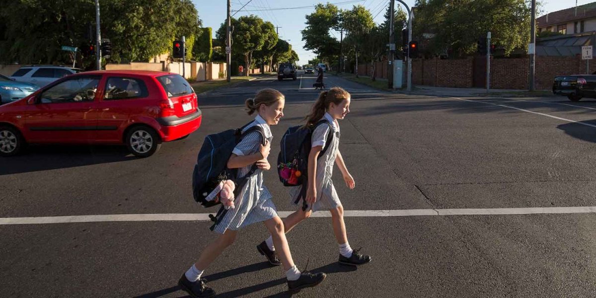 Would you like to see your child walk to school, but feel a bit nervous about it? Here are some tips from @RACV_Official Don't forget this one! 'Set a good example by walking or cycling to local places, including school.' racv.com.au/royalauto/livi…