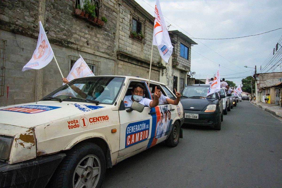 GC_Ecuador's tweet photo. Tarde de revolucionarios , tarde de triunfadores, tarde de de Caravana con los aguerridos para la asamblea @JorgeVelezVelez @RonnyAleagaS @RonnyAleagaS ,amigo no sea necio que asambleístas ya tenemos !!!. https://t.co/TSIPYmmWf0