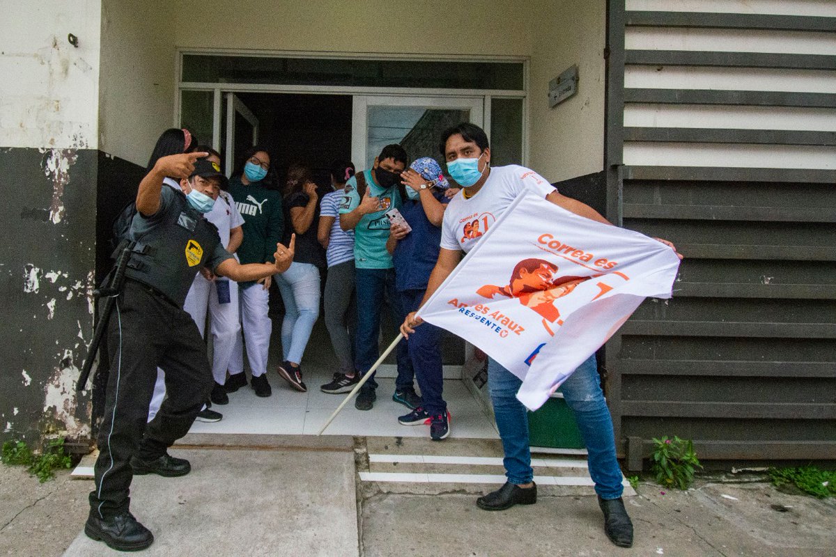 GC_Ecuador's tweet photo. Tarde de revolucionarios , tarde de triunfadores, tarde de de Caravana con los aguerridos para la asamblea @JorgeVelezVelez @RonnyAleagaS @RonnyAleagaS ,amigo no sea necio que asambleístas ya tenemos !!!. https://t.co/TSIPYmmWf0