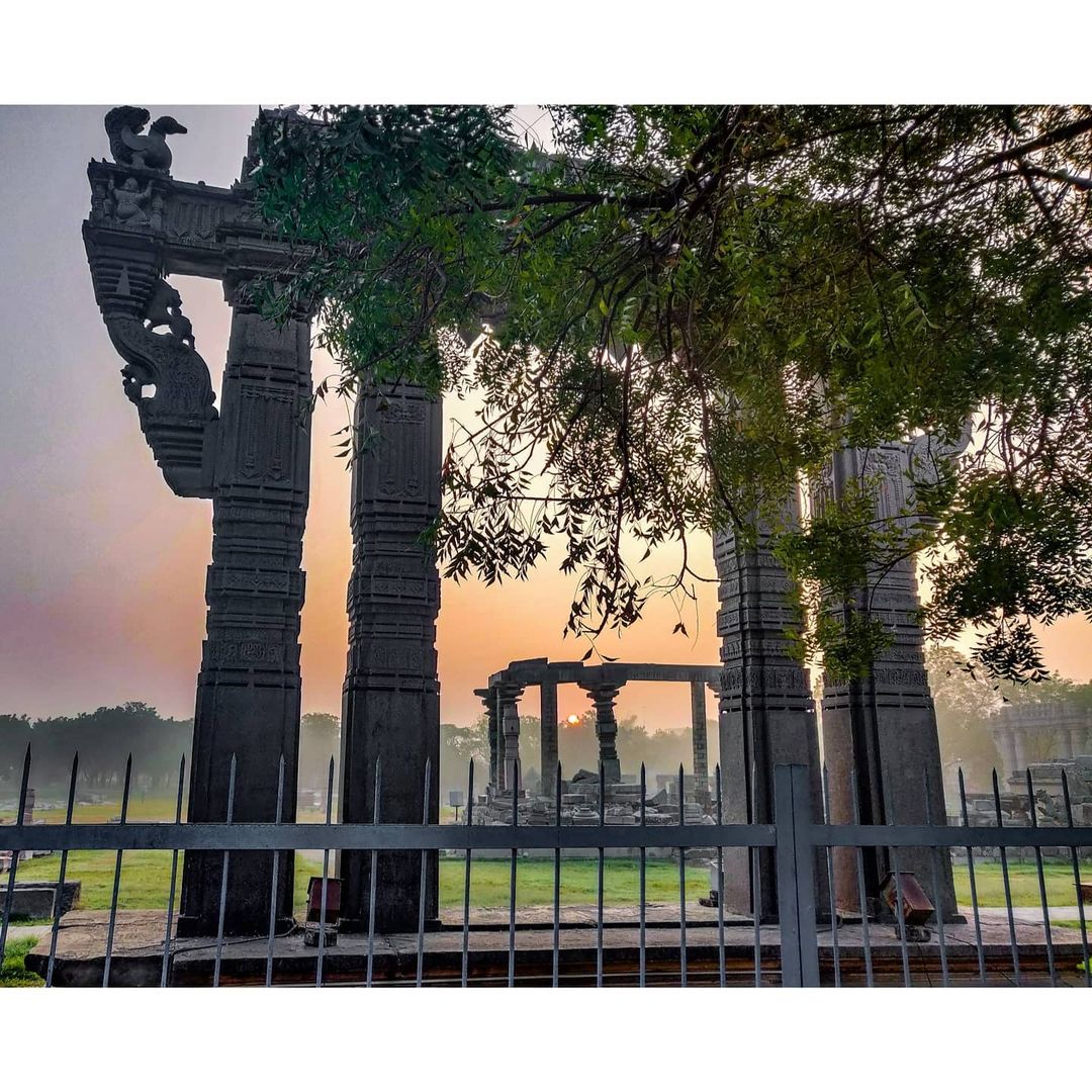 HiWarangal's tweet photo. కాకతీయ కళా తోరణం ⛩️🌄🚵♀️
#EmblemofTelanganaState #sunrise #Heritage #Historic #KakatiyaDynasty #Kakatiyas #UNESCOWorldHeritageSite #FortWarangal #cyclerides #Credits #WarangalDiaries #BK 📸
#Warangal #Telagana #IncredibleIndia 🇮🇳 https://t.co/pIaOZC0ZQO
