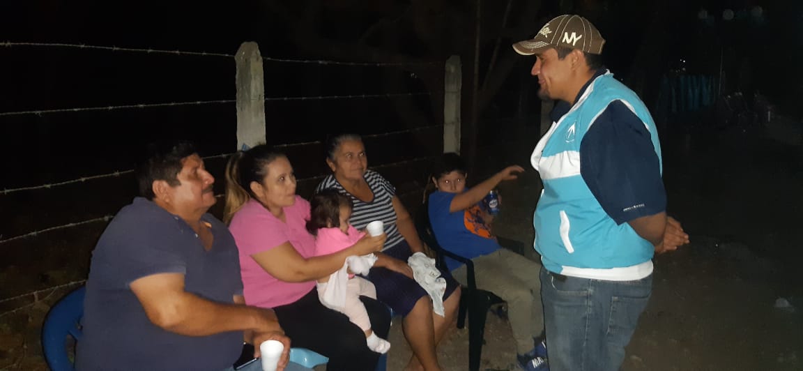 frankhcosv's tweet photo. Una noche de pupusiada a lo Salvadoreño, rifas y fiesta de @GANAOFICIAL en el bello municipio del #Paisnal, con nuestra futura alcaldesa @joselyn_coreas 
#SomosGANA #ElPartidoDeLaGolondrina
Vota por @GGallegos24 #Casilla1 
Vota por @frankhcosv #Casilla5 https://t.co/Mw6QfU5loD