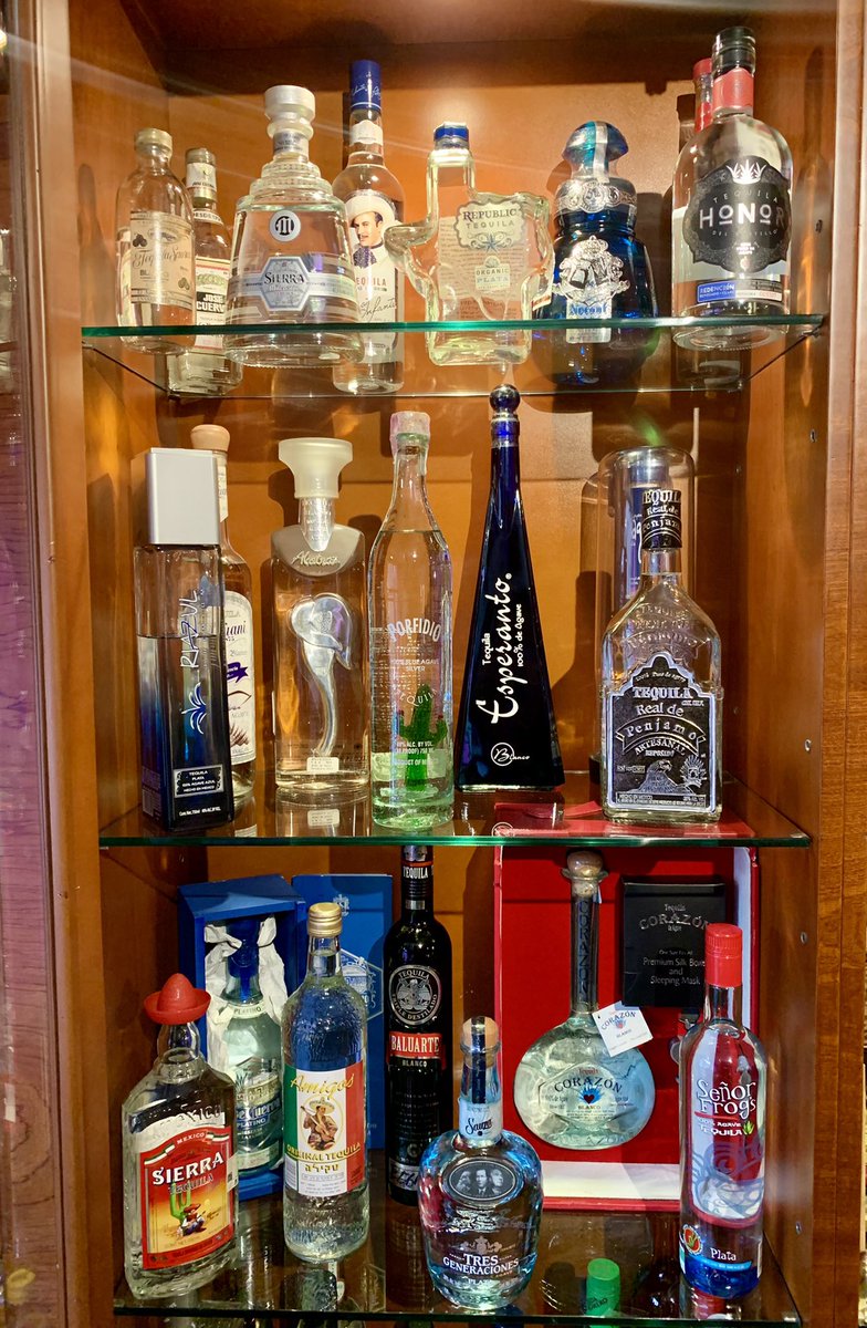 MuseoTequilaCol's tweet photo. Algunas de las botellas de Tequila Blanco que exhibe el Museo. Disfruta tu cena 🇲🇽 conociendo una colección única en el mundo. Reservaciones 3182607360 https://t.co/Gn6VZAqStG