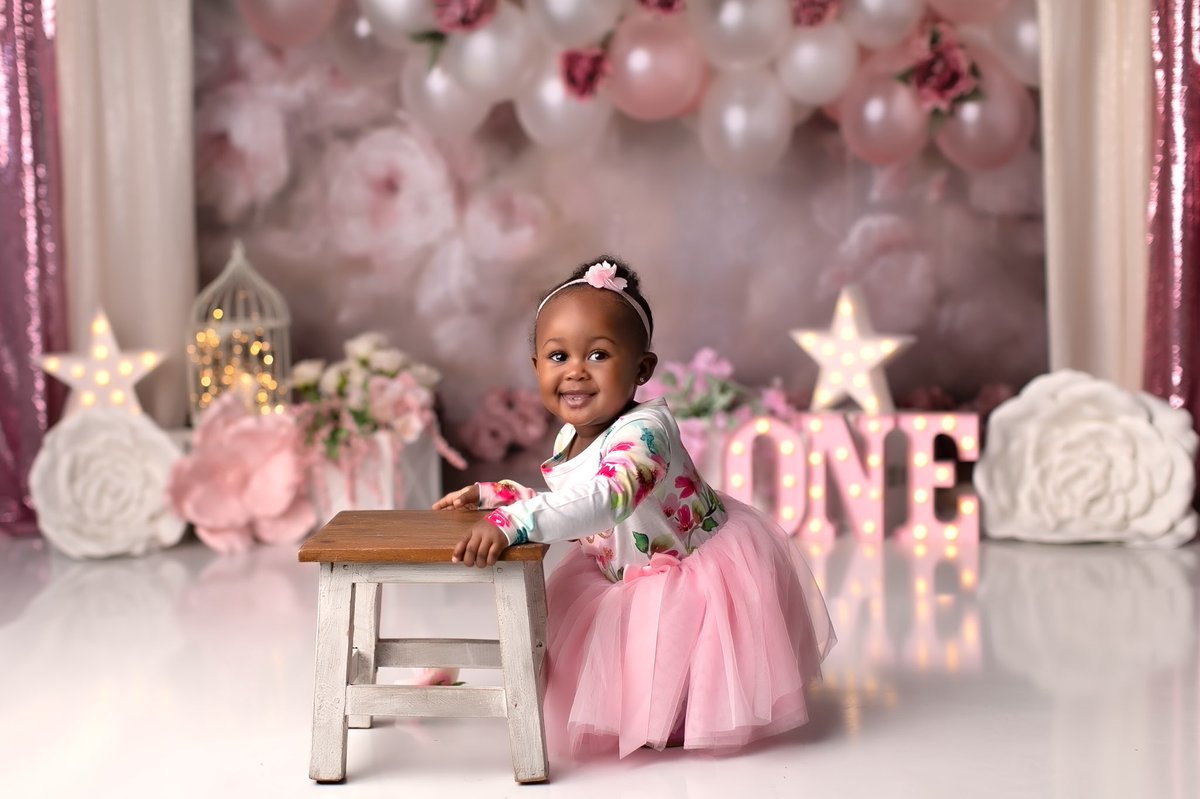wenothome's tweet photo. Thanking God for my princess! She’s  everything &amp; more than I prayed for. God definitely did his thang when he created My Chloe! It’s that beautiful face, sweet and loving personality! I have never loved like this. 💖👑🥰 #FirstBirthday 🧁 https://t.co/rEIhBjDeUI
