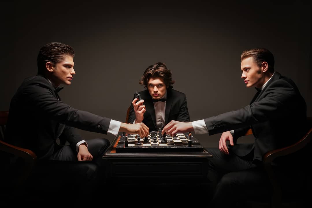 "Satranç hakkında, hayat için çok uzun olduğu söylenir ama bu satrancın değil, hayatın kusurudur."

Photo by : Me