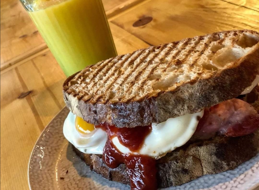 You guys know we love talking about supporting local but how about helping out a few #Swansea businesses at once?

Our #bacon &amp; eggs, cwtched up nicely between perfectly toasted sourdough from Little Valley Bakery, #Gower - available at OneSixty. 

shopbaconspecialists.co.uk 🐷