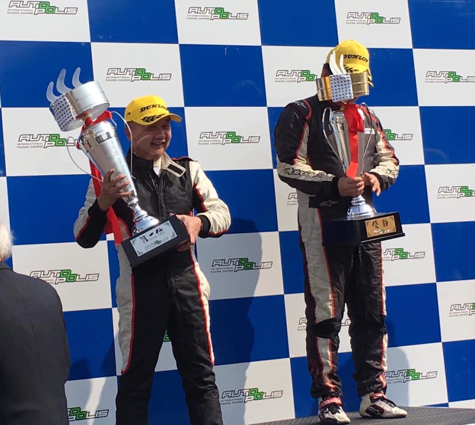 murakamitire's tweet photo. 60歳直前に趣味の自動車レースに復活し(35年ぶり）、62歳で表彰台に立ちました。 https://t.co/j0DQXuhfJH