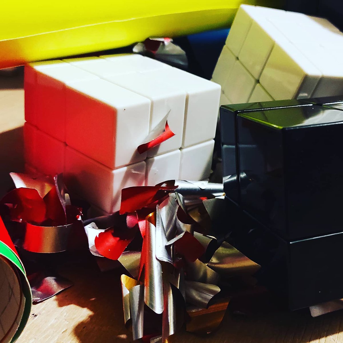 SpeedcubeP's tweet photo. Co to się dzieje? Jak myślicie?
Drogo nie będzie a zabawy podczas układania full. Zapraszamy już w przyszłym tygodniu na https://t.co/k0AqEXQ4LB
#cubelove #cubeday #cubecollection #mods #rubikscube #mirror #cubevision #handmade #speedcubing #speedcube #speedcuber #magiccube https://t.co/VCnyQ6arZm