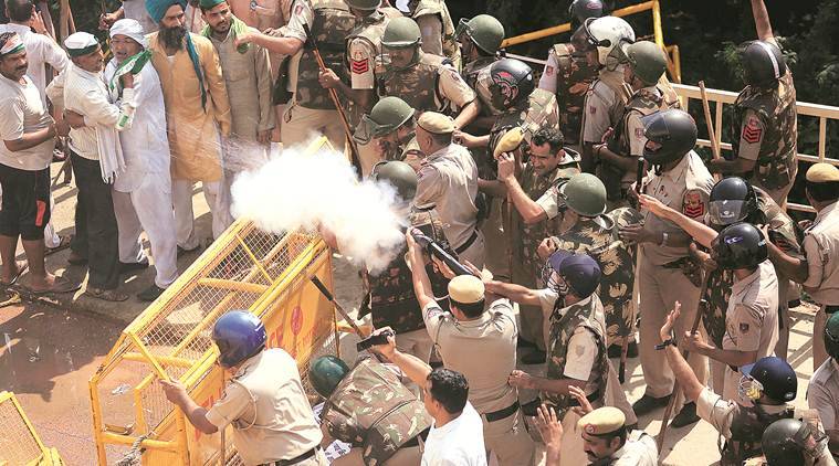 सिंघु बाॅर्डर पर झड़प होने के बाद हालात को काबू करने के लिए पुलिस ने किया लाठीचार्ज और छोड़ी ऑसू गैस के दागे।

#DNNNews #DNNNewsMPCG #MPBreakingNews #MPNewsToday #MPHindiNews