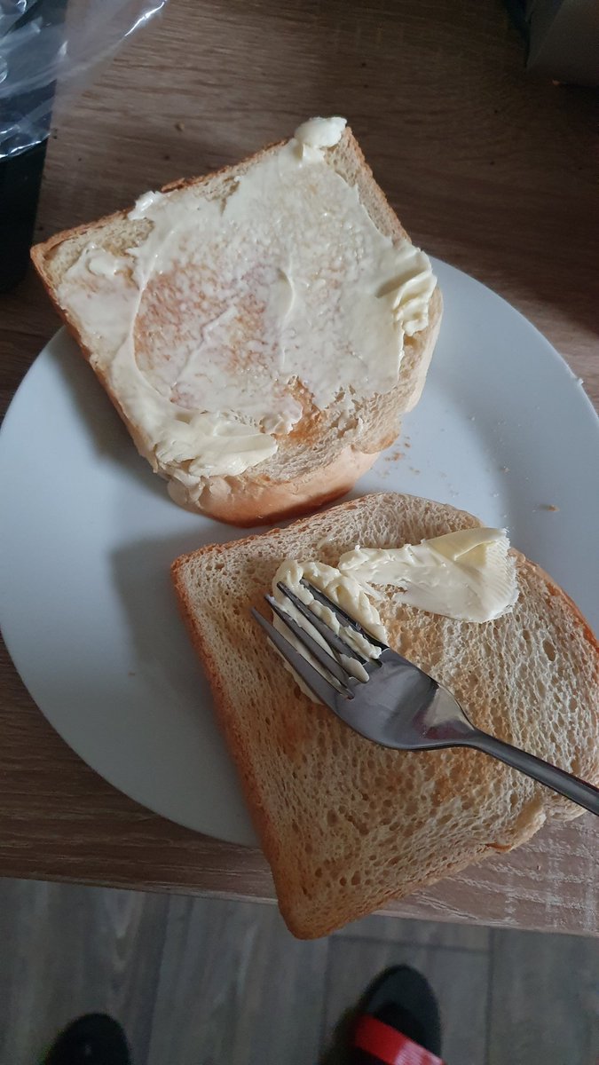 G_Doogg's tweet photo. Hans Dampf ist für das Essen der anderen verantwortlich. Gute Entscheidung.
#Hansdampf
#fürunsereschule
#tagbuchdeshansdampf https://t.co/DTN53u7TYb