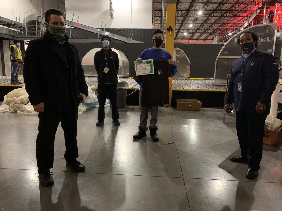 WahcaSafetyTeam's tweet photo. We were busy celebrating ITP validations 🙌🏼 Amanda, Kevin, Nathan, &amp; Jake 🙌🏼 @jrindafernshaw @BlanchardLyle @JStanton1907 @UPSers @will_tweetz @audreyvb3 @OntAMRamp @MichalMielewcz1 @hrbobbyups @SouthCalUPSers #WahcaNightSort #Safety https://t.co/7y9gUQf0Tn