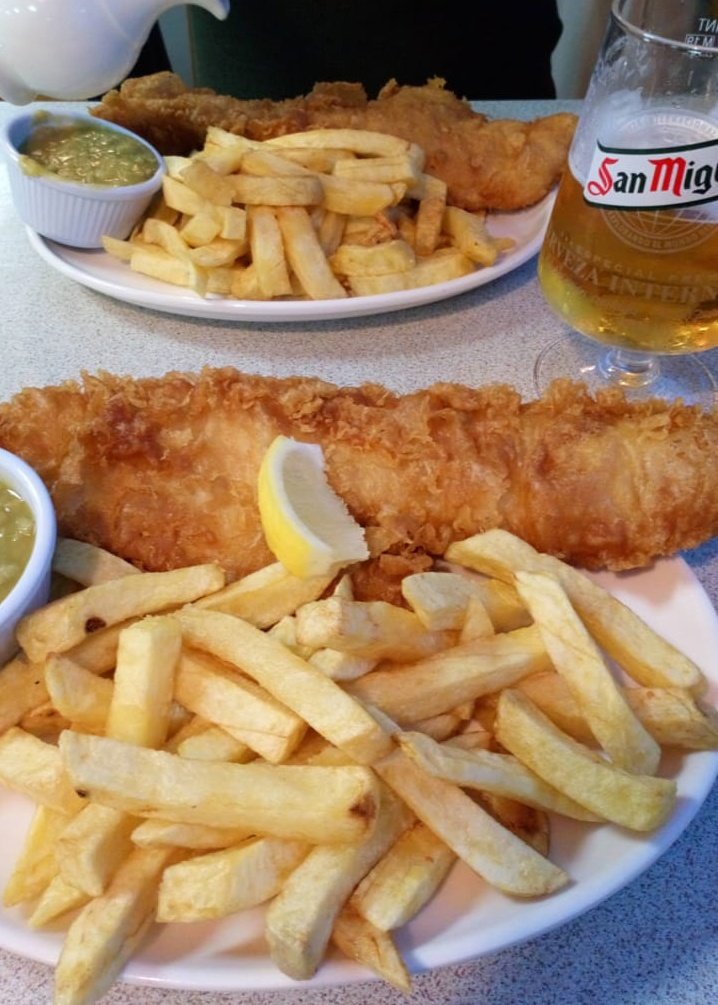 Waking up with this on my mind only means one thing!! 😋

Its Friday 👌

#FishnChips
#FridayEssential
#KeepItTraditional
#PositiveVibes